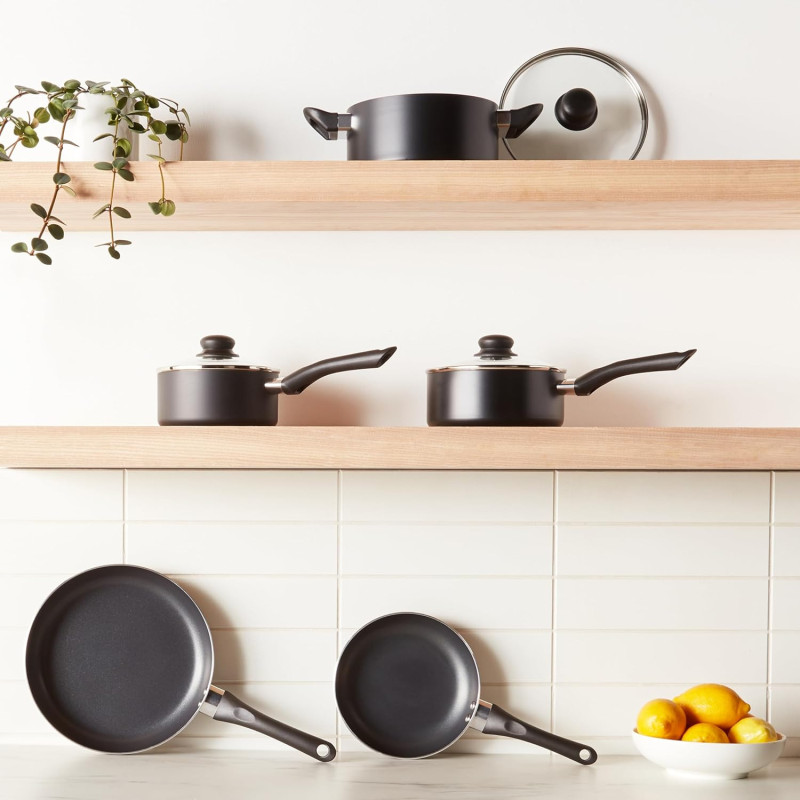 Amazon Basics Batterie de cuisine anti-adhésive 8 pièces, Noir