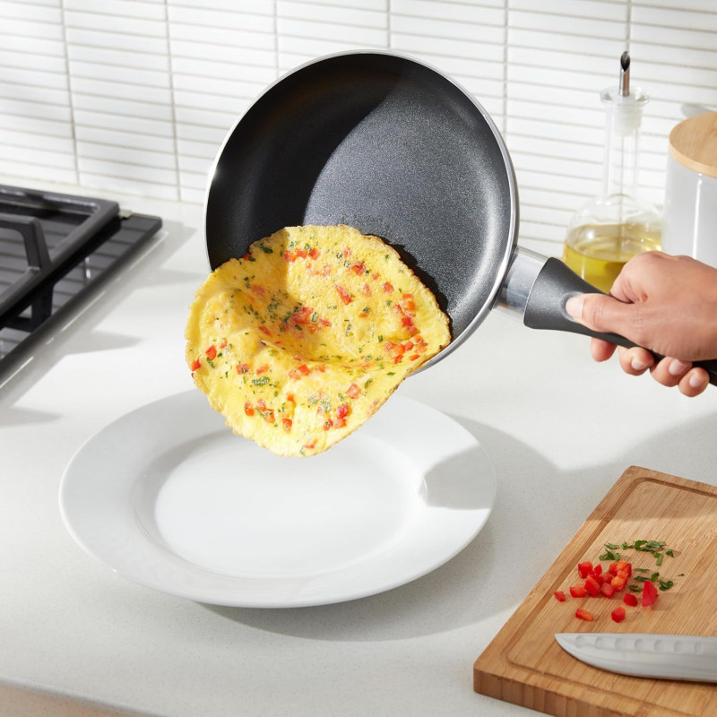 Amazon Basics Batterie de cuisine anti-adhésive 8 pièces, Noir