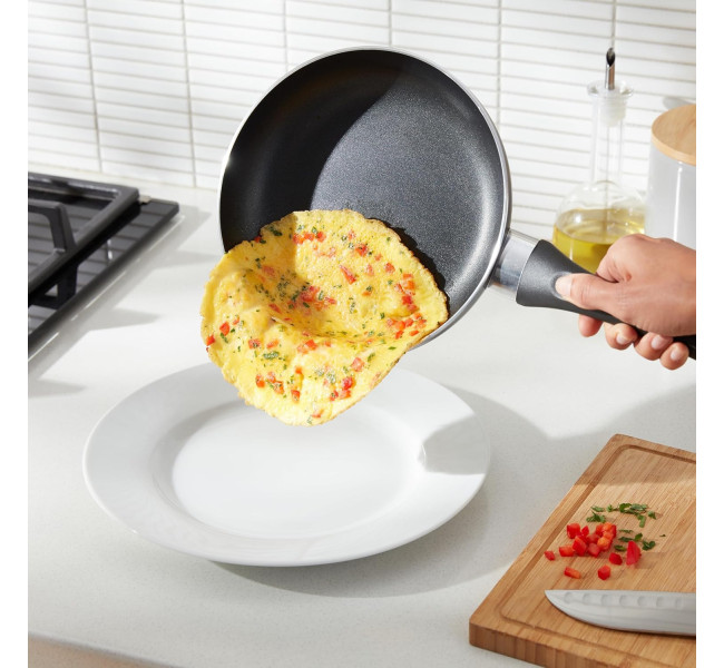 Amazon Basics Batterie de cuisine anti-adhésive 8 pièces, Noir