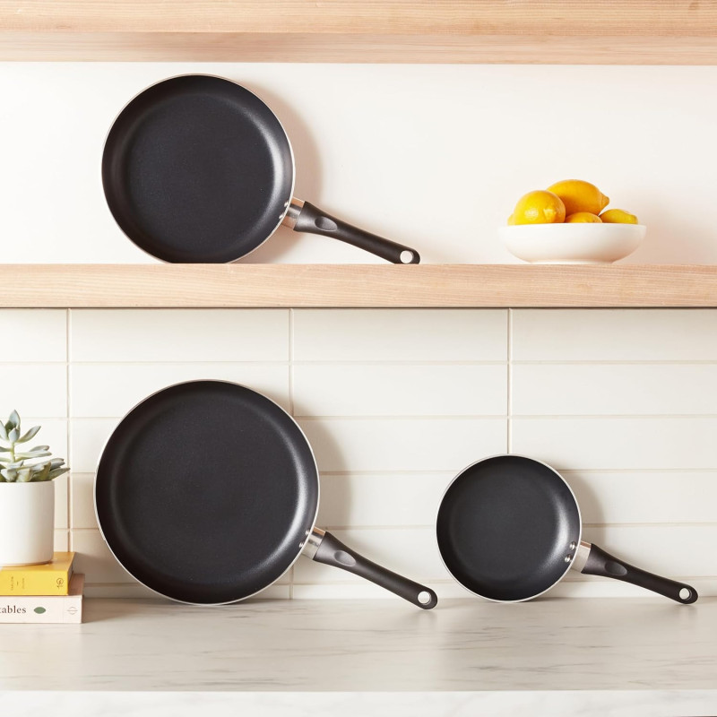 Amazon Basics Batterie de cuisine anti-adhésive 8 pièces, Noir