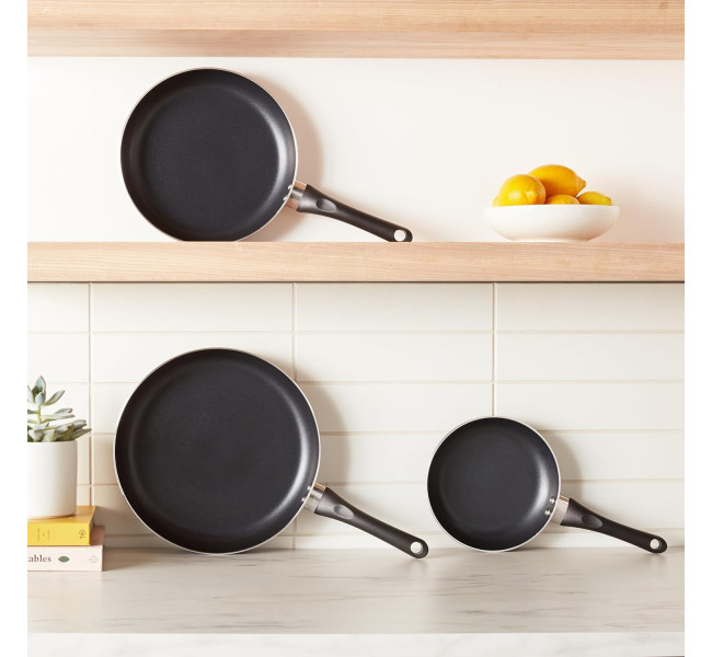 Amazon Basics Batterie de cuisine anti-adhésive 8 pièces, Noir